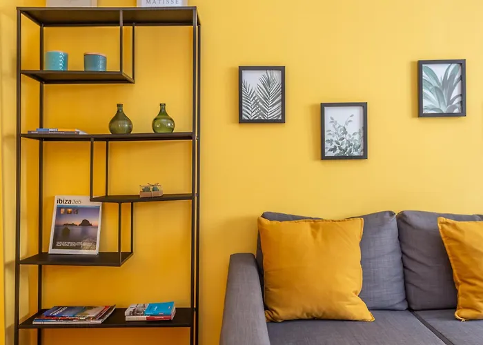 St Peters Colorful 3Bdr Apartment